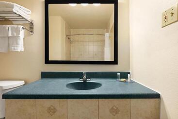 هتل Fairbridge Inn Express Buffalo Airport Williamsville