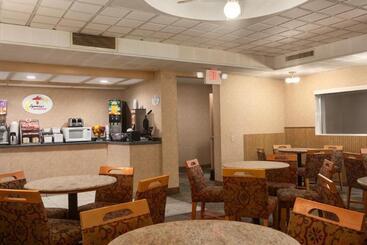 هتل Fairbridge Inn Express Buffalo Airport Williamsville