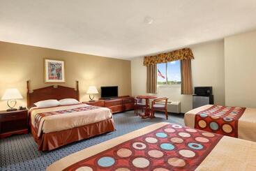 هتل Fairbridge Inn Express Buffalo Airport Williamsville