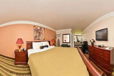 هتل Inn By The Sfo