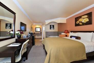 هتل Inn By The Sfo
