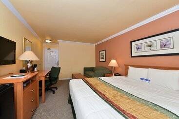 هتل Inn By The Sfo