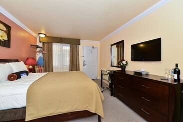 هتل Inn By The Sfo
