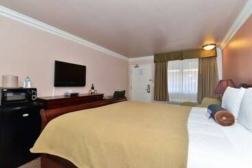هتل Inn By The Sfo