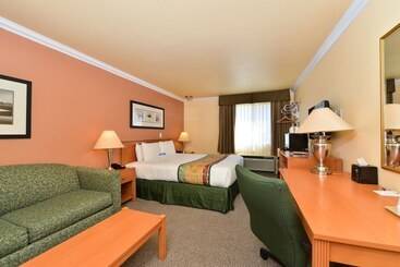 هتل Inn By The Sfo