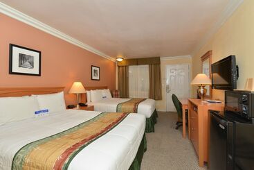 هتل Inn By The Sfo