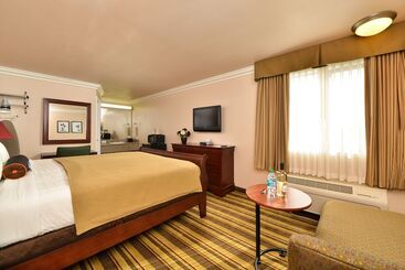 هتل Inn By The Sfo
