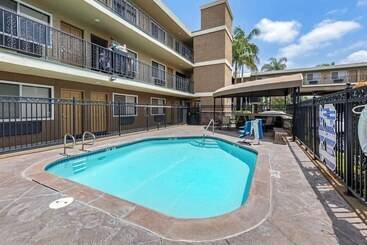 هتل Quality Inn & Suites Anaheim Maingate