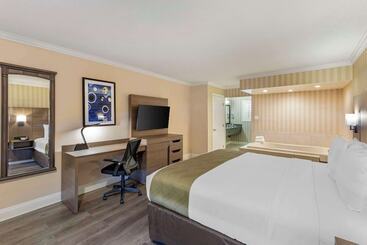 هتل Quality Inn & Suites Anaheim Maingate