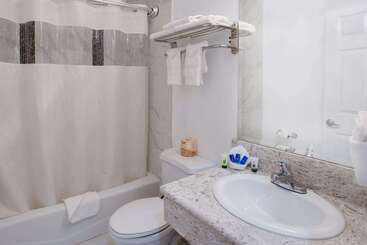 هتل Rodeway Inn & Suites Pasadena