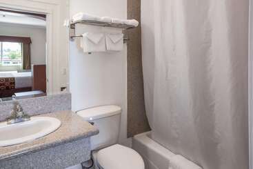 هتل Rodeway Inn & Suites Pasadena