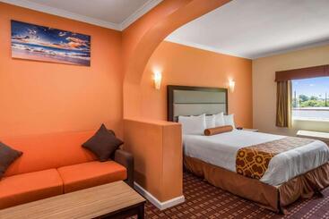 هتل Rodeway Inn & Suites Pasadena