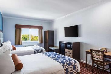 هتل Rodeway Inn & Suites Pasadena