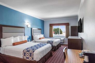 هتل Rodeway Inn & Suites Pasadena