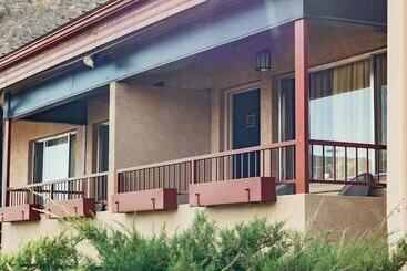 هتل The Durango Lodge