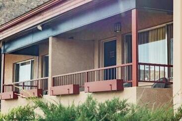 هتل The Durango Lodge
