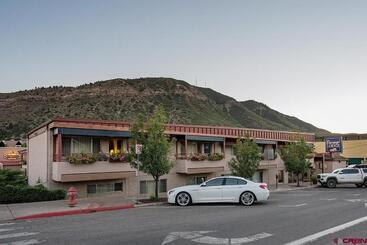 هتل The Durango Lodge