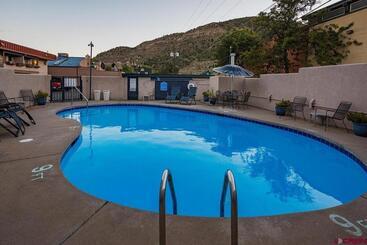 هتل The Durango Lodge