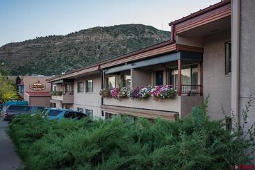 هتل The Durango Lodge