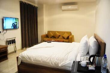 هتل Baiti Furnished Apartments