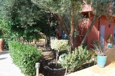 Riad Les Jardins Mabrouk