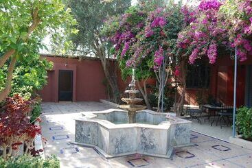 Riad Les Jardins Mabrouk