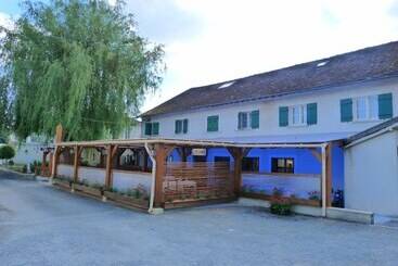 هتل Hôtel Le Clos St Jacques