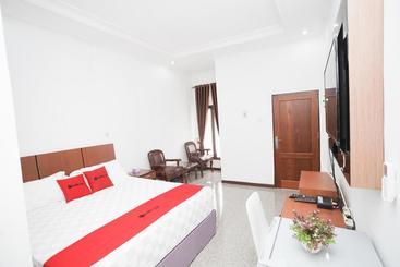 پانسیون Reddoorz Syariah Near Bundaran Joeang