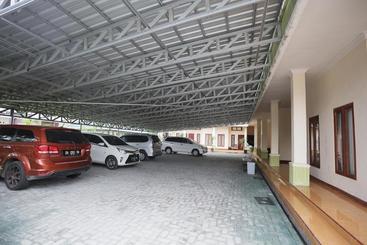 پانسیون Reddoorz Syariah Near Bundaran Joeang