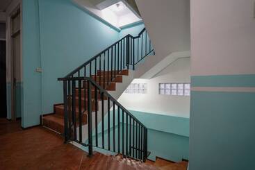 هتل Oyo 1844 Bravo Residence