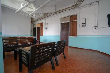 هتل Oyo 1844 Bravo Residence
