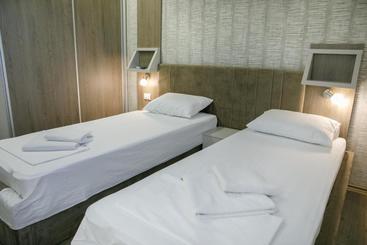 پانسیون Fine Suites