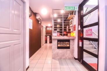 هتل Oyo 89465 Golden Lounge
