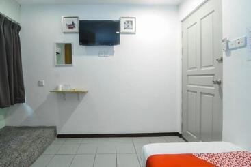 هتل Oyo 89465 Golden Lounge