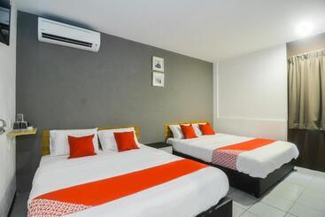 هتل Oyo 89465 Golden Lounge