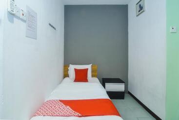 هتل Oyo 89465 Golden Lounge