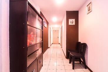 هتل Oyo 89465 Golden Lounge