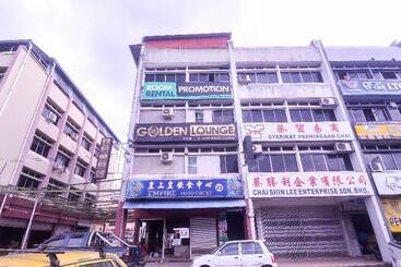 هتل Oyo 89465 Golden Lounge