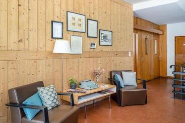 هتل Hôtel Historique Chez Elsy   Crans Sapins