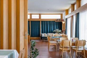 هتل Hôtel Historique Chez Elsy   Crans Sapins