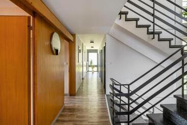 هتل Hôtel Historique Chez Elsy   Crans Sapins