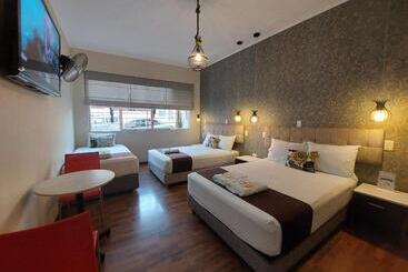 بنسيون Hostal Atenea