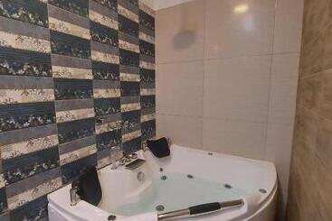 بنسيون Hostal Atenea