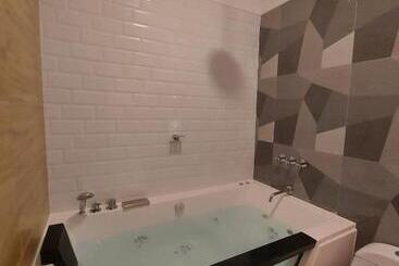 بنسيون Hostal Atenea