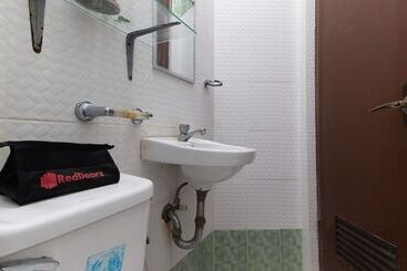 酒店 Reddoorz Near Robinsons North Tacloban