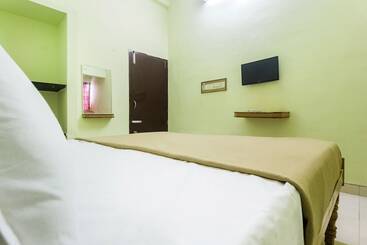Spot On 61149 Hotel Sivanthi