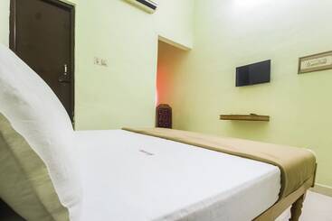 Spot On 61149 Hotel Sivanthi