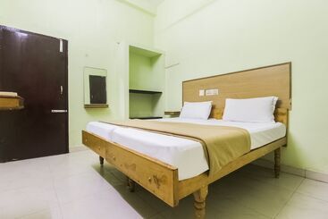 Spot On 61149 Hotel Sivanthi