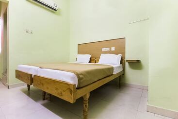 Spot On 61149 Hotel Sivanthi