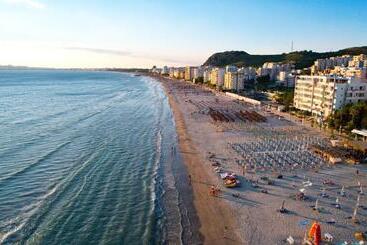 בית מלון כפרי Andi